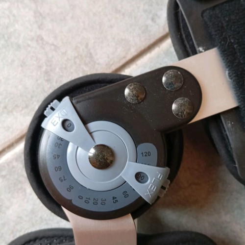 MedicalBrace adjustable knee brace like new, right and left
