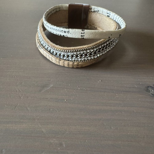 Bracelet leather and chain with magnetic clasp like new