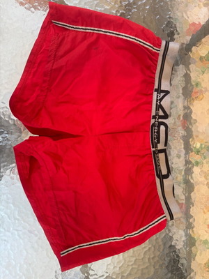 Med short red swimwear like new, size S