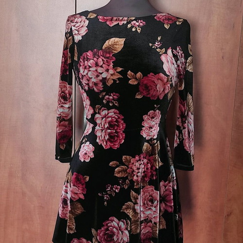 Velvet floral dress New Look with scoop back, like new, size XS