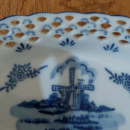 Handmade Dutch porcelain fondant dish like new