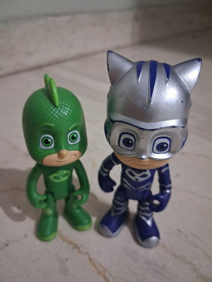 Pajamas Heroes figures like new, set of 2