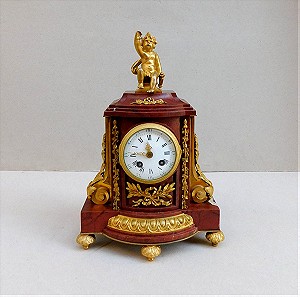 Ρολόι μαρμάρινο, διακοσμημένο με μπρούντζο επίχρυσο, περίπου 150 ετών.