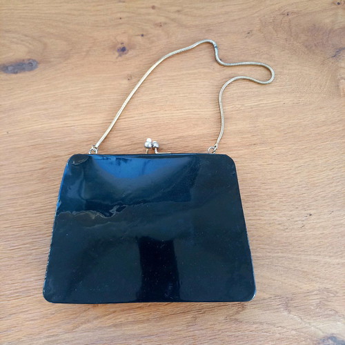 Vintage patent leather handbag used, black with pearl clasp