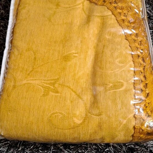 Jacquard throw mustard/gold new with handmade tassels