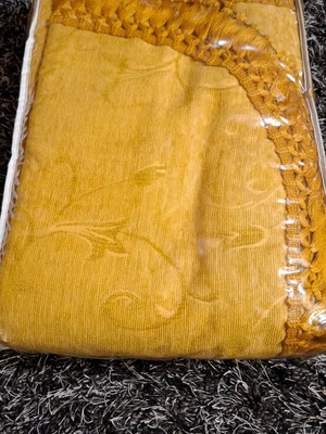 Jacquard throw mustard/gold new with handmade tassels