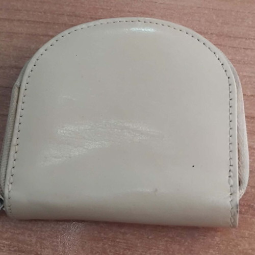 Leather coin wallet like new, beige, 8x9 cm