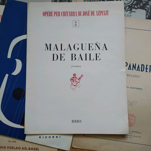 Guitar sheet music like new, pack of 10 classical pieces