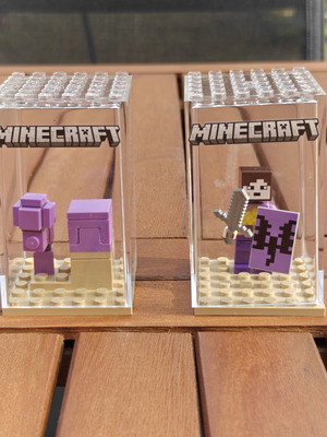 Minecraft LEGO minifigures in display box