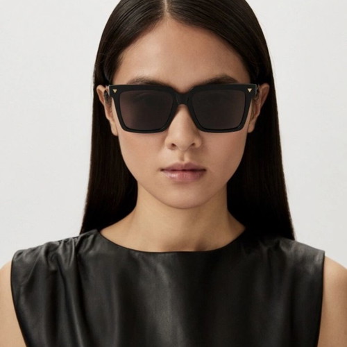 Bottega Veneta women's sunglasses black model BV1254S like new