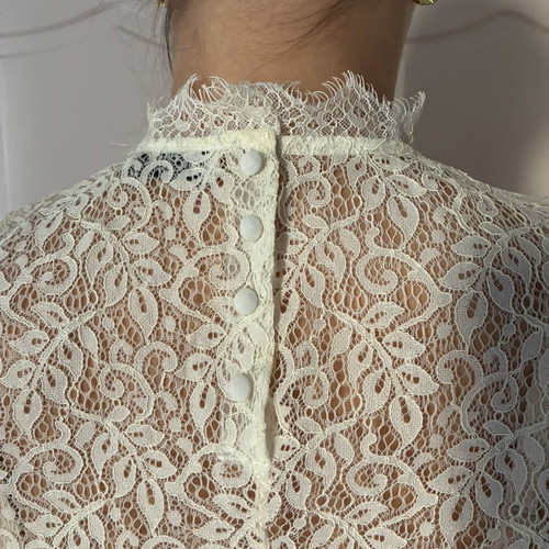 Molly Bracken Romantic Cream Lace Boxy Top Small Like New