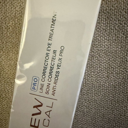 Avon A-F 33 line corrector eye treatment sealed
