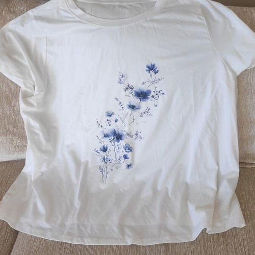 T-shirt white with flowers size 3XL new