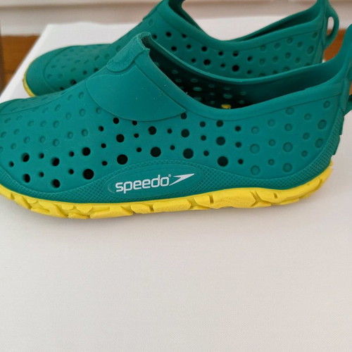 Speedo water shoes used, size 25, green