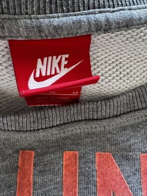 Γυναικείο φούτερ Nike Run The Earth μέγεθος Medium γκρι μεταχειρισμένο
