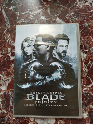 Blade DVD used, action with subtitles, scratched but plays normally