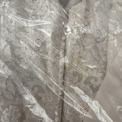Italian wedding dress with lace and tulle like new, size L