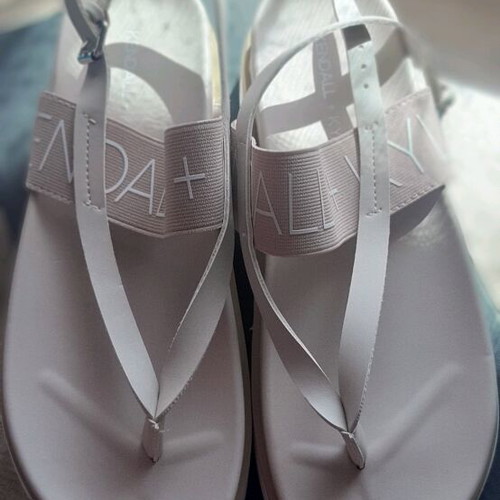 Kendall + Kylie sandals new, beige size 39
