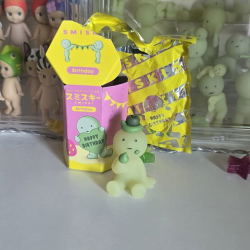 Smiski Birthday Series Smiski Tasting figure new with original box