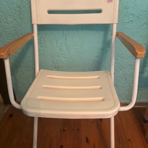 4 folding chairs