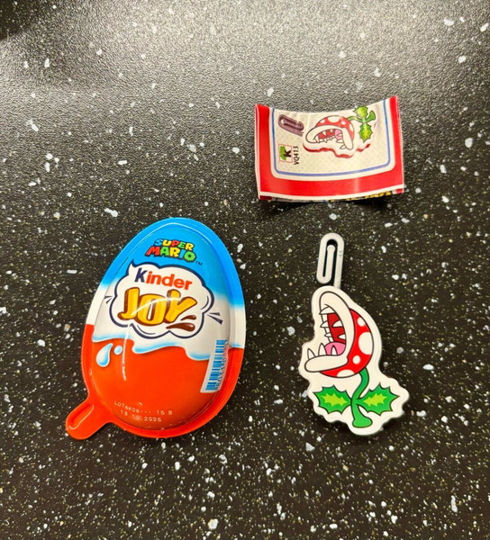 Super Mario kinder joy κρεμαστό