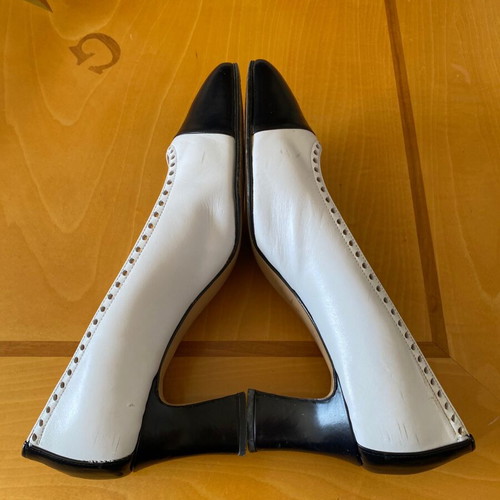 Charis Kazakos leather pumps used, white blue, size 40