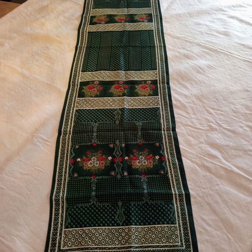 Set of 3 vintage women's scarves like new, multicolored