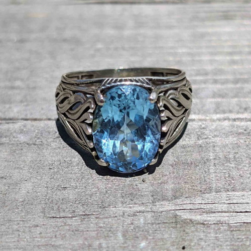 Silver ring with blue topaz new, size 7.5