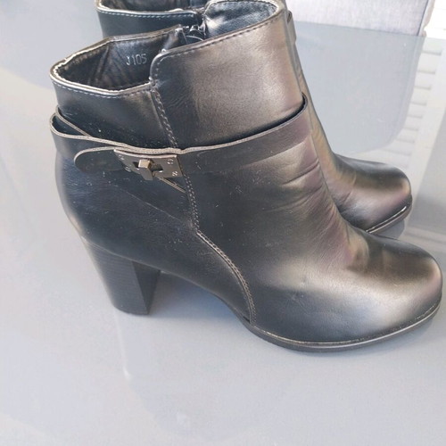 Queen women's ankle boots size 40 like new, black