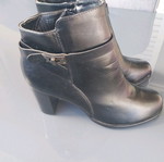 Queen women's ankle boots size 40 like new, black