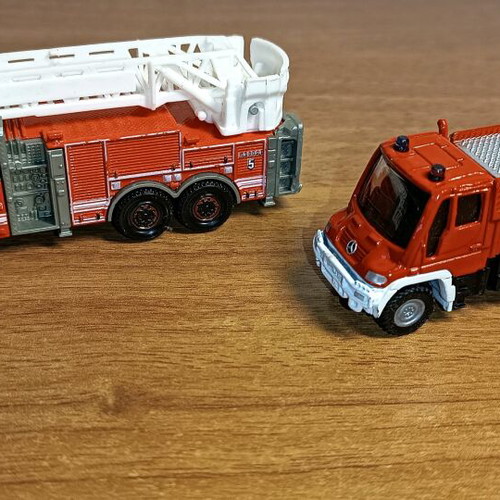 Fire trucks like new, pack of 2 pieces