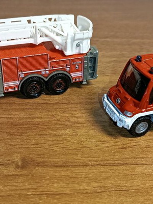 Fire trucks like new, pack of 2 pieces