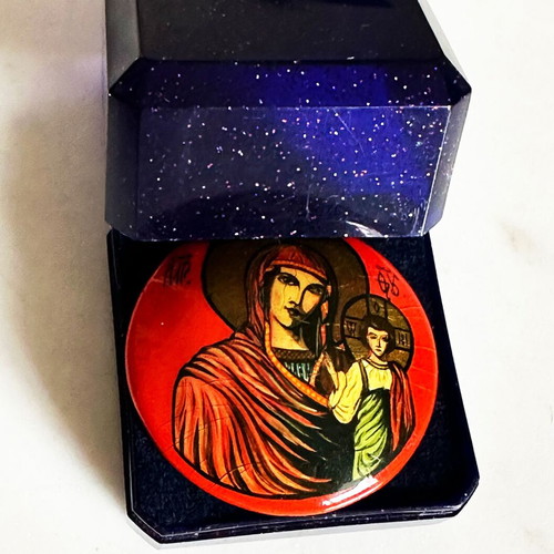 Hand-painted miniature pendant like new, Virgin Mary with Christ 1990s
