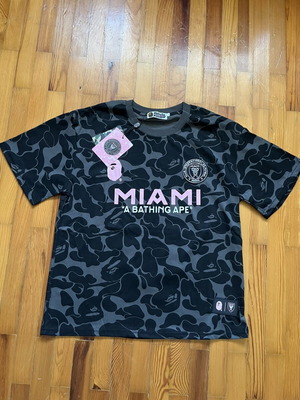 Bape Jersey καινούργιο με ετικέτες, μαύρο και ροζ, μέγεθος L