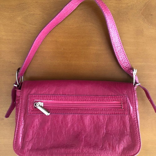 Fuchsia leather shoulder bag
