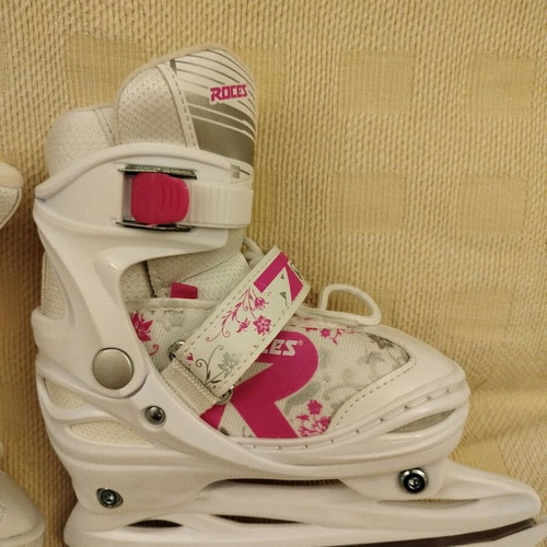 Ice skates kids adjustable size 30-33 like new