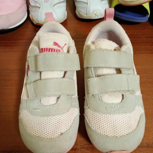 Puma kids shoes like new, size 25