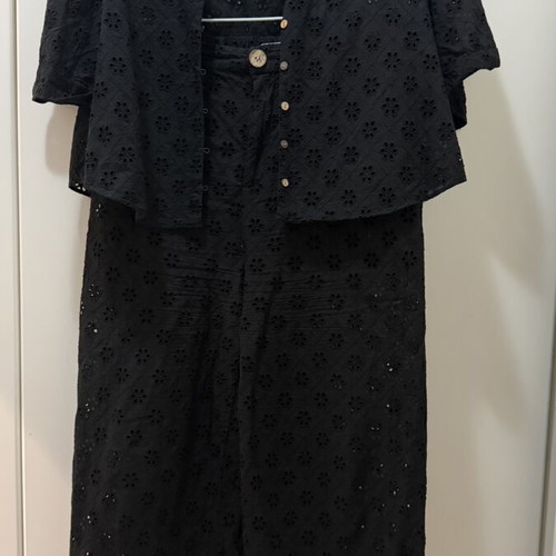 Zara two-piece set with embroidered floral details, like new