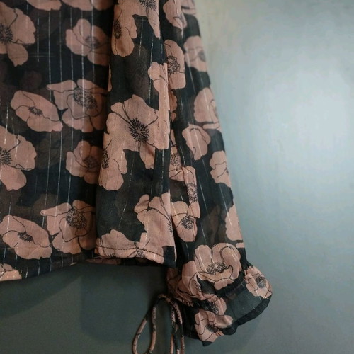 Neo Noir women's shirt used with floral pattern, size M