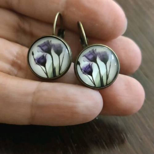 Vintage small earrings with bronze base and 14mm glass purple tulips new