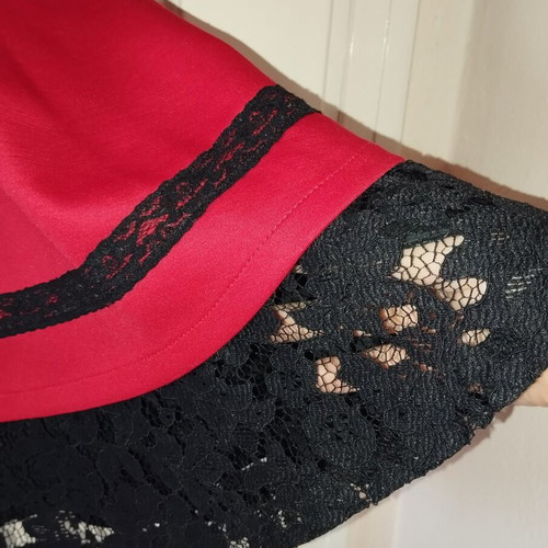 Red dress with lace used, one size, adjustable straps