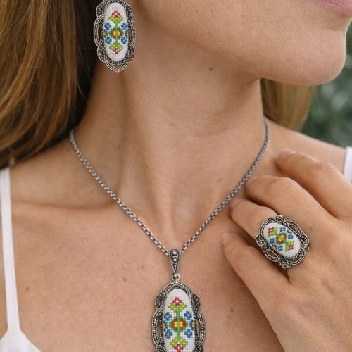 Jewelry set with handmade embroidery and multicolor designs, new