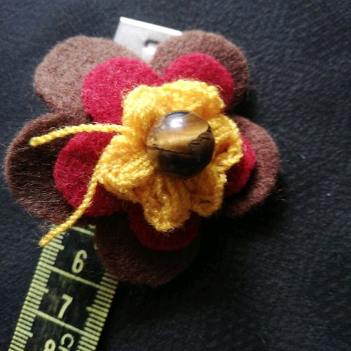 Flower brooch like new