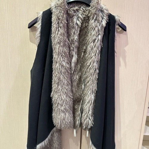 Bsb sleeveless fur vest like new, size small, black
