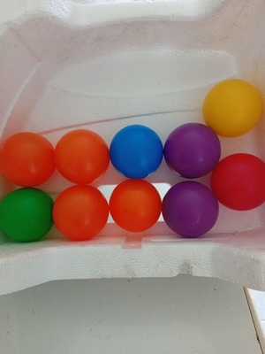 Plastic balls set of 10 like new