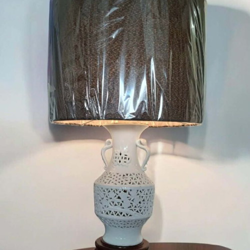 Table lamp made of white Dehua porcelain from China like new