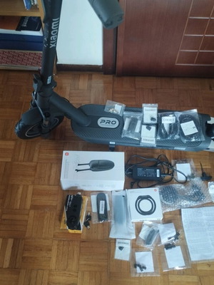 Xiaomi 5 Pro electric scooter like new with many extras and warranty