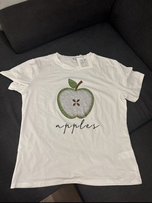 T-shirt new, white, medium size