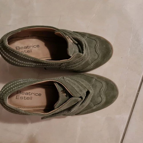 Beatrice Estell suede leather oil pumps new, size 38, green