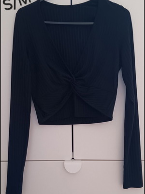 Crop blouse black size M used like new